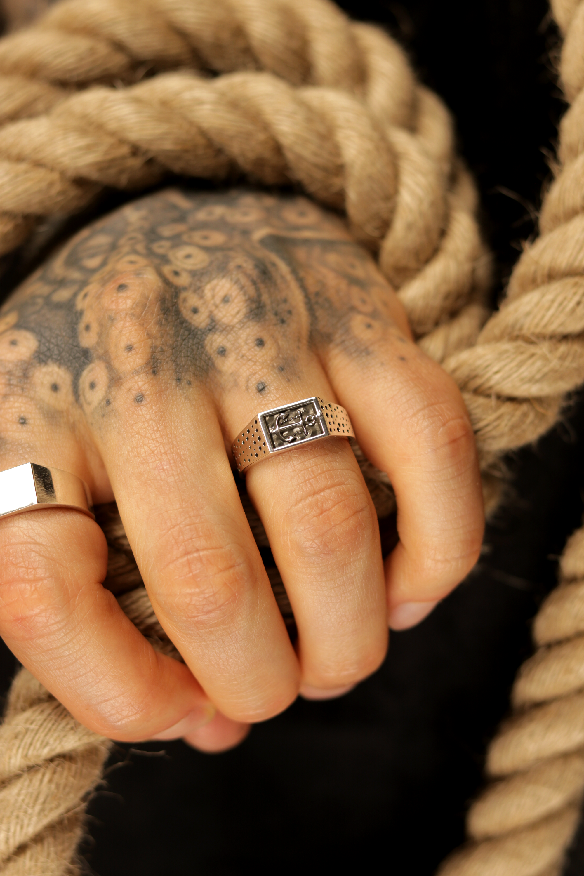 "Anchored" Signet